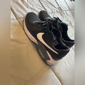 Nike Air Max Excee Shoes Black White Womens Size 8
